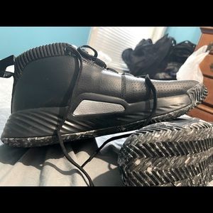 Mens adidas size 9 basketball shoes